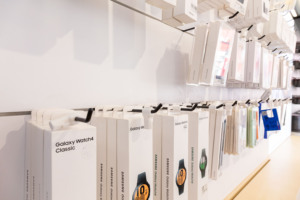 Herrajes Ajustables para Exhibidores de Tienda OEM |   Gancho de Exhibición de Metal Negro Personalizado de Doble Punta con Recubrimiento en Polvo, Capacidad de 9.9 lb para Barra Transversal - Product Image 6