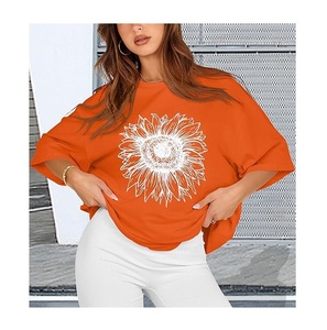 Service OEM – Nouveau design de t-shirt décontracté pour femme, imprimé numériquement, 100 % coton, manches courtes, col et épaules tombantes, confortable, grandes tailles - Product Image 3