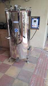 Stérilisateur à vapeur en acier inoxydable, autoclave vertical avec panneau de commande pour usage en laboratoire et industriel - Product Image 1