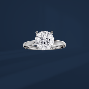 Bague de fiançailles classique en diamant rond brillant avec diamants pavés sur les côtés en platine PT950 pour femme - Product Image 4