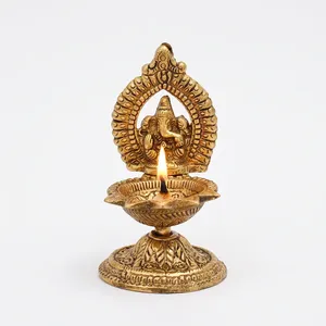 Lampe à huile Ganesha en laiton, design élégant, usage religieux, porte-bougie décoratif durable - Product Image 3
