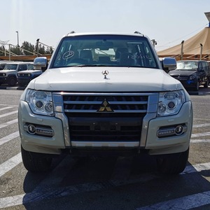 Mitsubishi Pajero Adventure SUV Premium, Rendimiento del Motor Confiable, Sistema 4x4 Avanzado, Larga Vida Útil, Vehículo de Plástico - Product Image 6