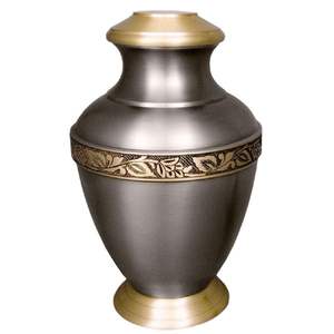 Urne funéraire en laiton brossé avec bordure gravée traditionnelle et style commémoratif intemporel - Product Image 6