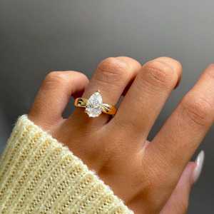 Bague de Fiançailles Solitaire en Moissanite Poire 2 CTW, Bande Audacieuse en Or Massif 14K, Bague de Promesse Goutte d'Eau, Cadeau d'Anniversaire de Mariage pour Elle - Product Image 5