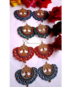 Boucle d'oreille en macramé vintage élégante faite à la main fil vert avec de petites perles en laiton balancent cadeau de mariage pour femme - Product Image 4