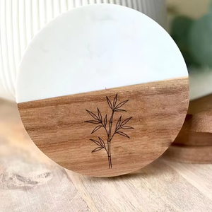 Repose-boisson botanique en bambou avec motif de plante en bambou Porte-boisson inspiré de la nature Accessoire de décoration de table en bambou élégant - Product Image 1