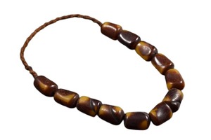 Collier en perles de résine faites à la main en bois, nouvel article, look vintage de luxe - Product Image 3