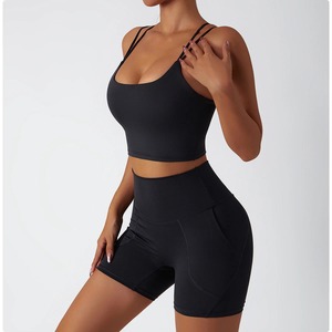 Ensemble de sport personnalisé pour femmes, vente en gros, sans couture, col ras du cou, couleur unie, avec soutien-gorge de sport à dos froncé et short respirant pour le fitness - Product Image 3