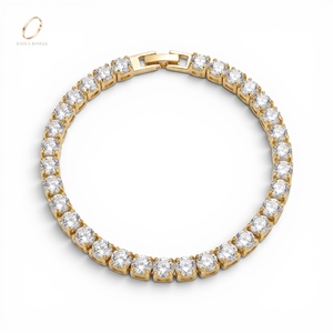 Bracelet chaîne tennis plaqué or avec zircons cubiques carrés étincelants en argent pour femmes et jeunes filles – Bijoux de mode en gros - Product Image 1