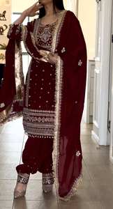 Ensemble Salwar Farshi en Crêpe de Soie Naturel Lourd avec Broderie de Paillettes de 5 mm et Dupatta en Dentelle Prêt-à-Porter Entièrement Cousu pour les Fêtes - Product Image 4