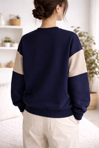 เสื้อสเวตเชิ้ตผู้หญิงลำลองแบบคัลเลอร์บล็อก ปักลายดอกโบตั๋น ทรงโอเวอร์ไซส์ คอกลม แบบสวมหัว-OEM/ODM เวียดนาม ฤดูใบไม้ผลิ/ฤดูหนาว - Product Image 3