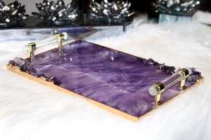 Plateau de service décoratif en résine d'améthyste, fait main, peint à la main, personnalisable, avec poignées dorées transparentes comme du cristal - Product Image 4