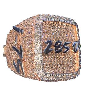 Bague Hip Hop Moissanite Diamant Personnalisée Numéro Championnat Iced Big Signet Femme Argent 9k Certifié IGI Pavé - Product Image 1