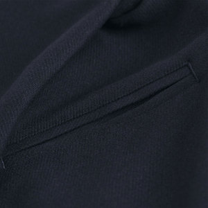 เสื้อแจ็คเก็ตวาร์ซิตี้ผ้าฝ้ายสีกรมท่าสำหรับผู้ชาย แต่งแถบสีขาว ปกคอพับ ทรงปกติ สไตล์เพรปปี้ เหมาะสำหรับใส่ในฤดูใบไม้ร่วง ผลิตจากโรงงาน รับผลิตแบบ ODM - Product Image 4