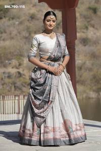 Ensemble Lehenga et Choli-Dupatta en Soie Manipuri de Haute Qualité avec Bordure Imprimée à Motifs Animaux et Jupe Évasée Can-Can – Exportateur Indien - Product Image 3