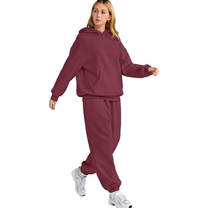 Ensemble sweat à capuche et jogging pour femme avec logo personnalisé, en molleton épais, tenue décontractée et confortable, style streetwear tendance - Product Image 5