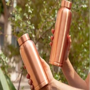 Botella de agua de cobre hecha a mano, ecológica, de diseño clásico y gran capacidad, con pajita para uso doméstico, de blossom craft india. - Product Image 1
