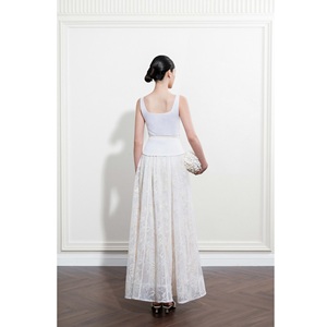 เสื้อขายดีสำหรับผู้หญิง ODM AYLA KNIT TOP เสื้อถักแบบมินิมอล แขนกุด ทรงเข้ารูป สวยสง่า - Product Image 3