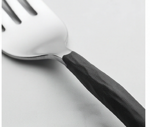 Ensemble de couverts minimalistes avec poignées noires, acier inoxydable poli miroir, passe au lave-vaisselle, pour mariage et usage domestique - Product Image 2