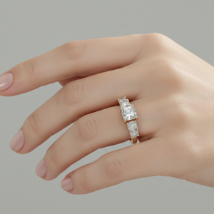 Anillo de Compromiso de Lujo en Oro de 14K con Cinco Piedras de Diamante Cultivado en Laboratorio, Corte Asscher, Certificado por Stonewels - Product Image 5