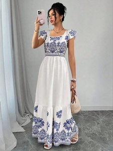 Elegante Vestido Maxi Blanco con Estampado Floral Azul, Escote Cuadrado Favorecedor, Mangas con Volantes, Mezcla Transpirable de Algodón y Lino, Vestido Versátil - Product Image 2