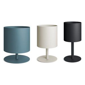 Jardinières en métal en forme de verre à vin avec différentes finitions de peinture en poudre, pour usage intérieur et extérieur, vaisselle décorative - Product Image 1