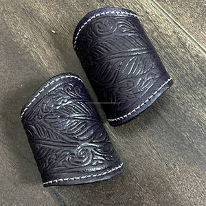 2026 Premium Porte-foulard en cuir véritable rouge vif, fait main, avec motif plume gaufré, pour femme - Product Image 4