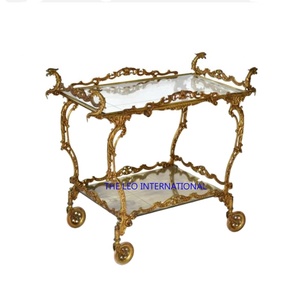Carrito chapado en oro de aspecto elegante, diseño de lujo a la moda, forma rectangular, parte superior de cristal, carrito para servir alimentos y bebidas - Product Image 1