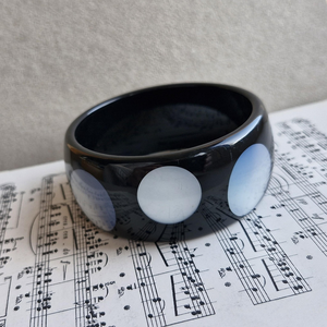 Brazalete de resina gruesa de calidad premium, accesorios de joyería de moda para mujeres y niñas a los precios más bajos. - Product Image 1