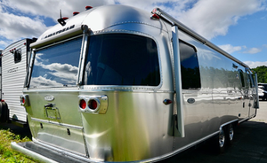 Remolques Usados Económicos Air Classic 30 de 2017, con Capacidad para 5 Personas, Longitud de 31 pies, 3 Remolques de Viaje Disponibles y Listos para Enviar - Product Image 3