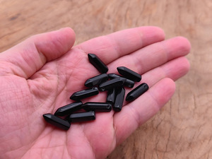Pierres de cristal noires polies en forme de goutte d'eau avec trou percé pour la fabrication de bijoux et les fournitures d'artisanat - Product Image 3