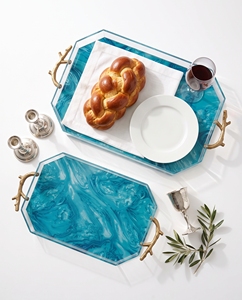 Una Adición Impresionante a su Mesa: Nueva y Elegante Bandeja para Pan Judaica con Asa de Acrílico Lucite - Product Image 3
