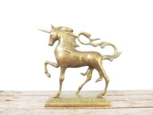 Statue de licorne mythique décorative en laiton, pièce d'art pour les intérieurs de villas et de maisons de luxe - Product Image 5