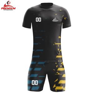 Uniforme de football pour hommes, durable, anti-rides, personnalisable, court, de haute qualité, 100% polyester, respirant, séchage rapide - Product Image 4