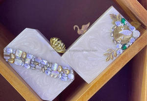 Embrayage en résine artisanal avec design en marbre Embrayage en résine tendance par crescent crafts - Product Image 2