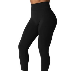 ขายส่ง กางเกงเลกกิ้งยกกระชับสะโพกเอวสูงไร้ตะเข็บสำหรับผู้หญิง แบบสั่งทำ OEM ODM ยืดได้สี่ทิศทาง ระบายอากาศได้ดี เหมาะสำหรับออกกำลังกาย โยคะ และฟิตเนส - Product Image 3