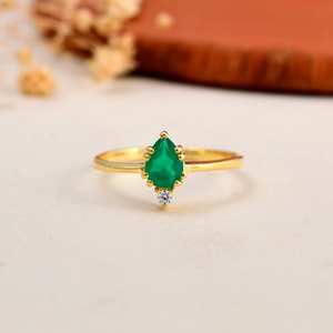 Anillo Clásico de Plata de Ley 925 con Gema de Ónix Verde en Forma de Pera, Bañado en Oro Vermeil de 14K, Engaste de Garras, Ideal para Festivales, para Mujer - Product Image 1