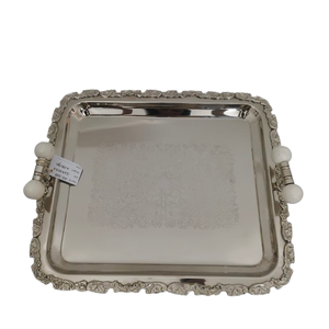 Plateau de service carré en acier inoxydable de style vintage, motif floral en relief, bords sculptés ornés, poignées en marbre blanc - Product Image 1