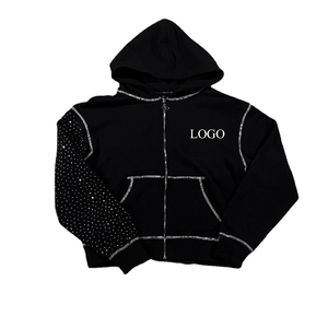 Sudadera con capucha negra con cremallera y pedrería para mujer, estilo streetwear, corta, con costuras en contraste, informal y a la moda. - Product Image 1