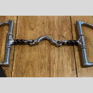 Brida de acero inoxidable de alta calidad con anillo en D de alambre trenzado, de boca ancha y bisagras, para equitación, personalizable en varios tamaños. - Product Image 3