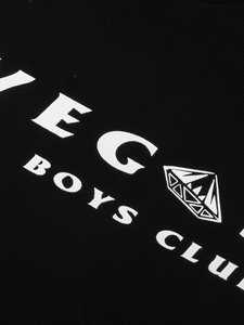 Sweat à capuche graphique noir Las Vegas  Noms alternatifs : * Sweat à capuche Vegas Streetwear * Sweat à capuche noir à logo minimaliste * Sweat à capuche oversize C - Product Image 4