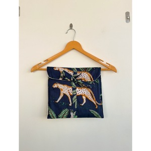 Pijama de Algodón Premium para Mujer con Estampado Animal Estilo Safari |   Pijama de Manga Larga |   Bata Suave y Transpirable de 1 Pieza, Lavable a Máquina - Product Image 5