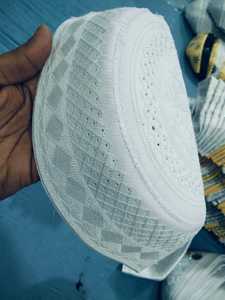 Madina Trade Int. Vente Flash : Bonnet de Prière Musulman Thaïlandais Brodé Personnalisé de Haute Qualité (Kaba/Monogramme) Blanc 100% Coton Maille - Product Image 6