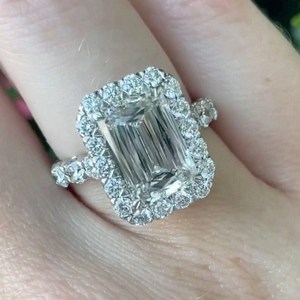 Anillo de Halo con Diamante de Corte Esmeralda Elegante de Moissanita para Mujer, Plata 925 Original con Rodio, Propuesta de Matrimonio, Regalo de Joyería - Product Image 1