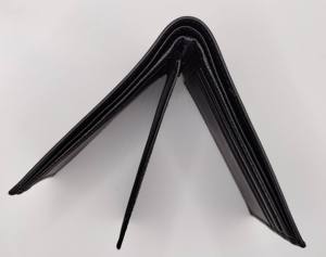 กระเป๋าสตางค์หนังแท้ Saffiano สำหรับผู้ชาย คุณภาพสูง พรีเมียม ป้องกัน RFID ขนาดสั้น ผลิตจากโรงงาน OEM ขายส่งสำหรับผู้ที่ต้องการใส่บัตร - Product Image 4