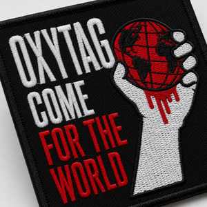 Patch brodé Oxytag Come For The World, carré, thermocollant, avec motif globe, texte rouge et blanc sur fond noir - Product Image 6