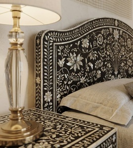 Lit en bois moderne noir et blanc avec incrustations florales, mobilier de chambre à coucher, cadre de lit personnalisé - Product Image 2