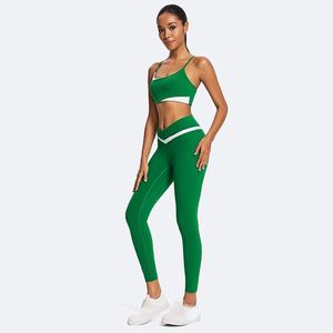 Ensemble de sport 2 pièces vert pour femme : Legging taille haute et brassière de sport avec bordure contrastante – Idéal pour le yoga, la gym et le fitness – Respirant et séchage rapide - Product Image 4
