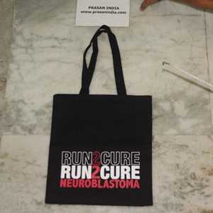 Le neuroblastome est une forme rare de cancer chez les enfants, et nous soutenons une cause en offrant de tels sacs en toile. - Product Image 2