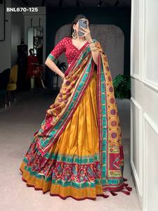 ชุดงานเทศกาล ผ้าทุสซาร์ไหมคุณภาพดี พร้อมลายพิมพ์วิบวับสุดโดดเด่น คอลเลคชั่นเลเฮนกา-โจลี และผ้าคลุมไหล่ จากซูรัต - Product Image 4